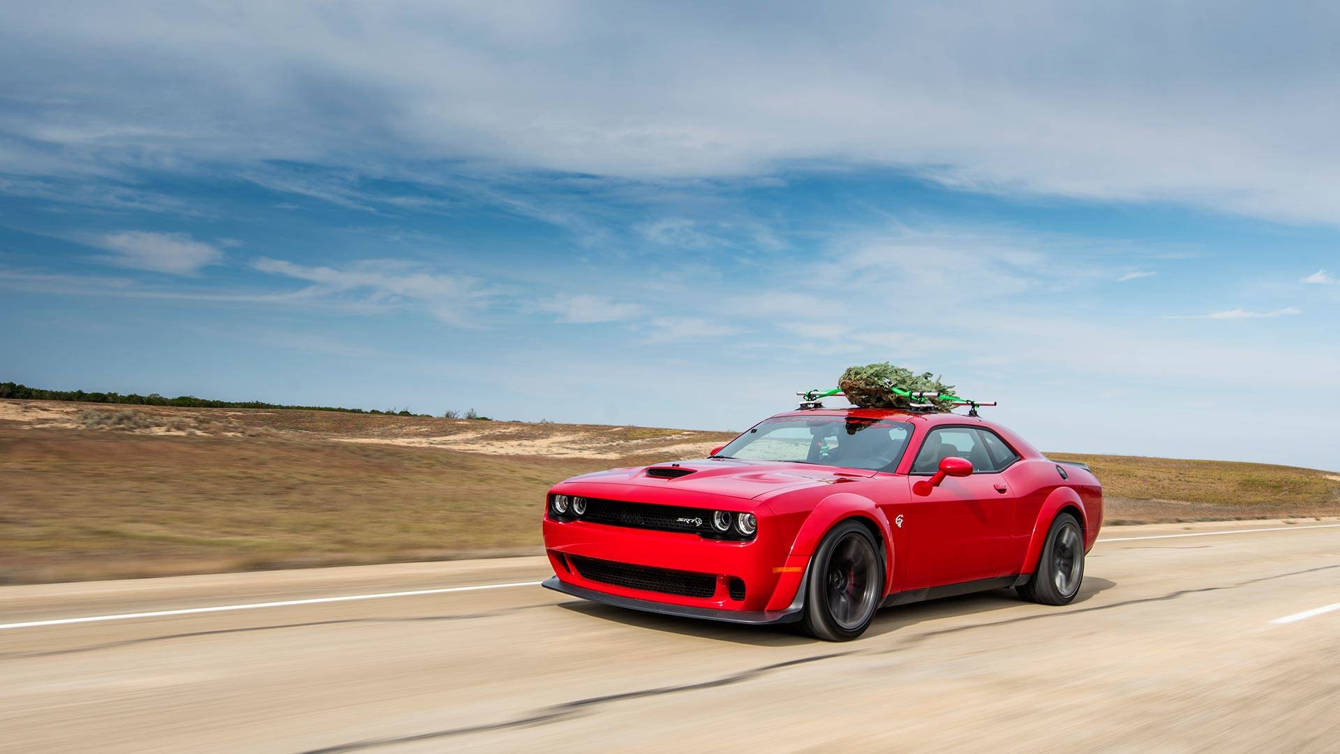 Dodge Challenger Hellcat com árvore de Natal mais rápida do planeta
